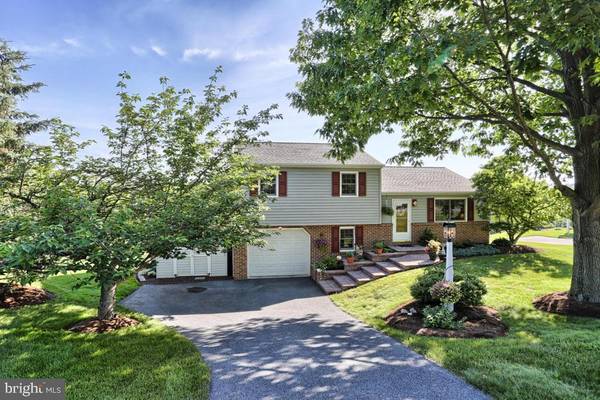 204 JOYCE DR, Lititz, PA 17543