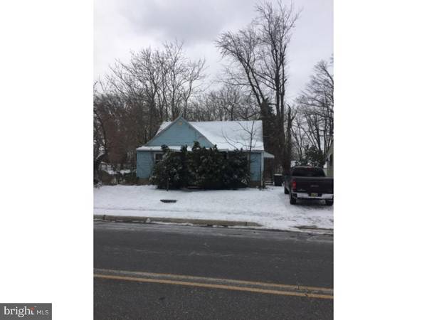 24 E OAK AVE, Lawnside, NJ 08045