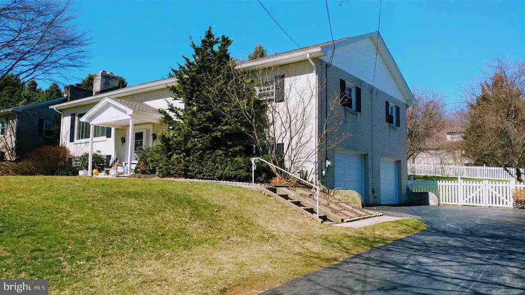 443 SUMMIT DR, Red Lion, PA 17356