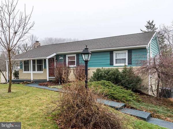 8 FOREST HILLS RD, Red Lion, PA 17356