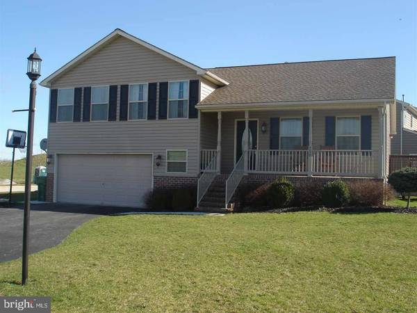 230 HEMLOCK DR, Hanover, PA 17331