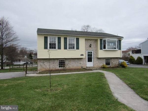 6 COLONIAL DR, Hanover, PA 17331