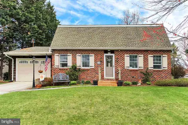 118 E ELM AVE, Hanover, PA 17331