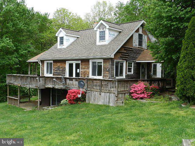 2018 VALLEY RD, Seven Valleys, PA 17360