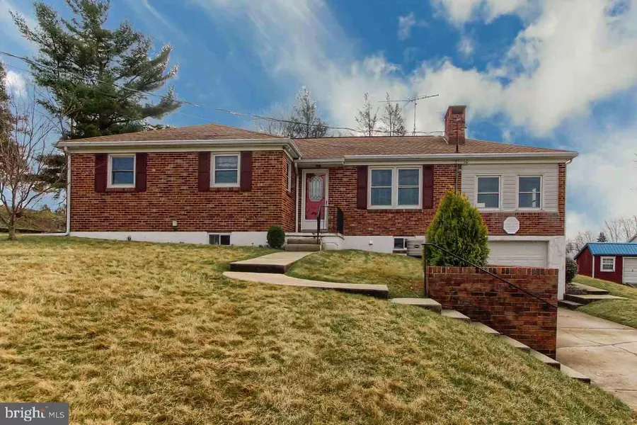 124 W CLOVERDALE AVE, Shrewsbury, PA 17361