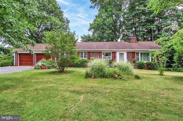 3179 SMOKETOWN RD, Spring Grove, PA 17362