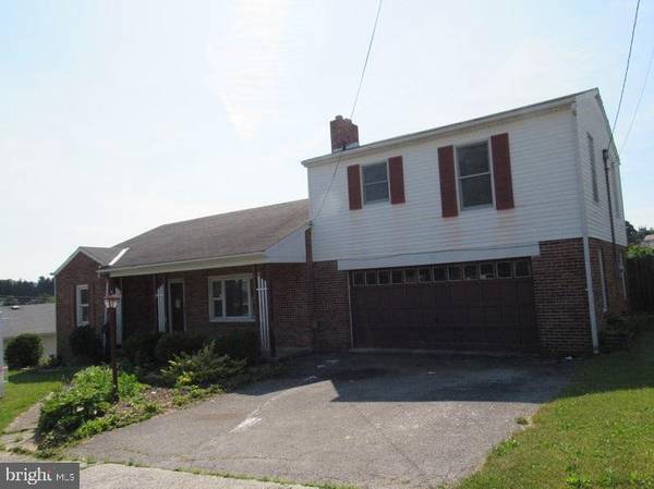 215 N SCHOOL PL, Dallastown, PA 17313