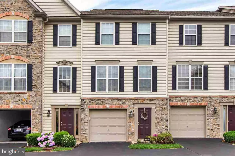 2762 HUNTERS CREST DR, York Twp, PA 17402