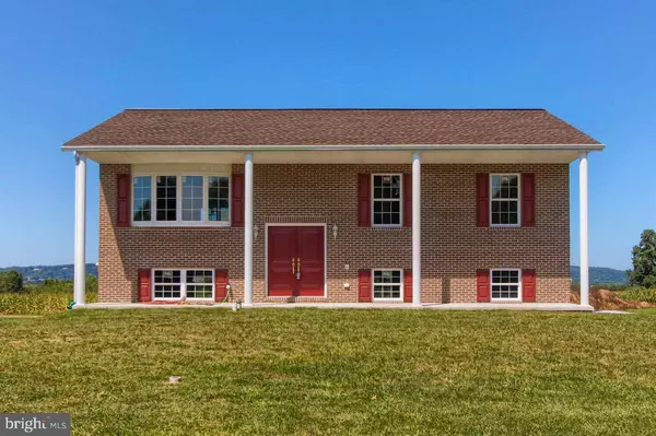 2440 BELAIR DR, Dover, PA 17315