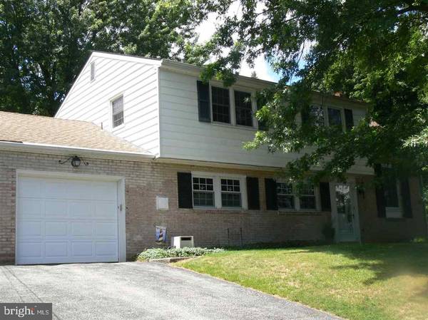 1496 BONBAR RD, York, PA 17403