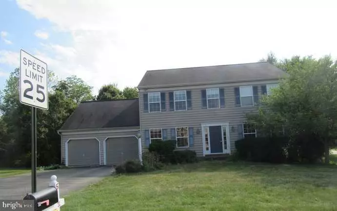 5 RIDING SILKS LN, York, PA 17404