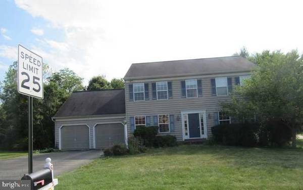 5 RIDING SILKS LN, York, PA 17404