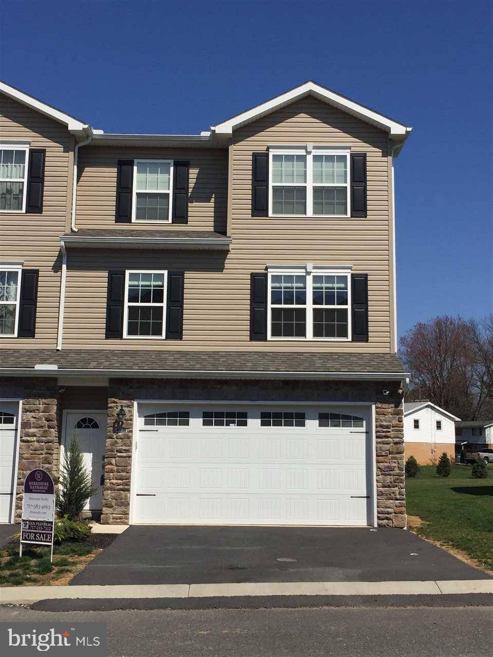 Mechanicsburg, PA 17055,820 SPRING ROCK CT