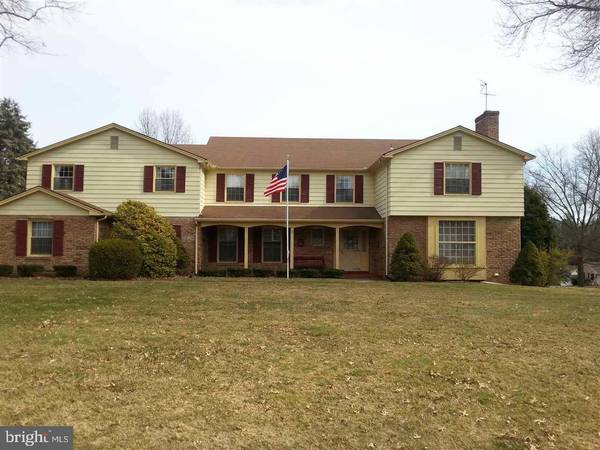 906 WOODLAND DR, Lemoyne, PA 17043