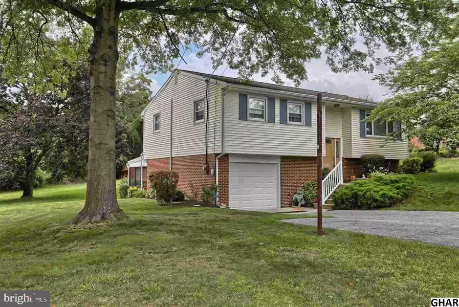 204 COCKLEYS DR, Mechanicsburg, PA 17055