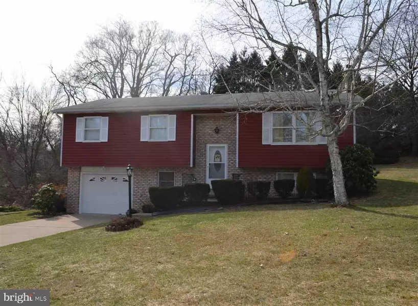 521 LAVINA DR, Mechanicsburg, PA 17055