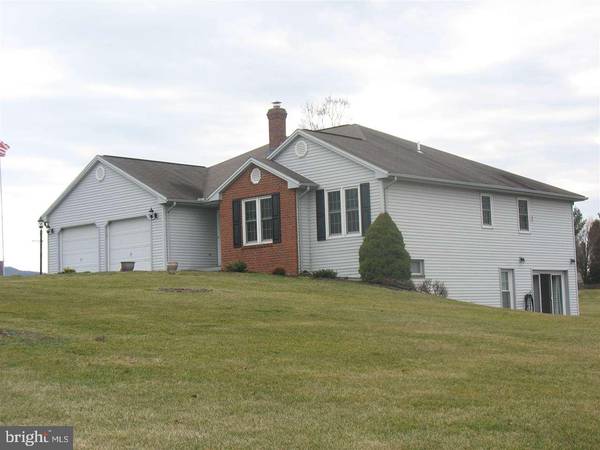 8 JOSEPH DR, Boiling Springs, PA 17007