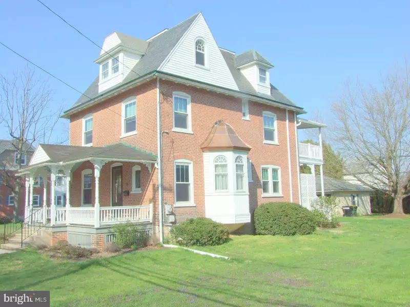 235 PENN AVE, Oxford, PA 19363