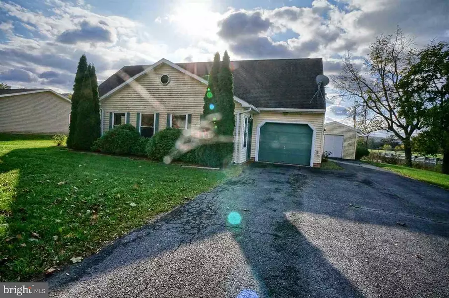 257 PINE MAPLE ST, Mcalisterville, PA 17049