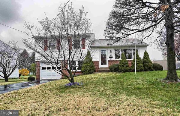 107 E WOODLAND DR, Mechanicsburg, PA 17055