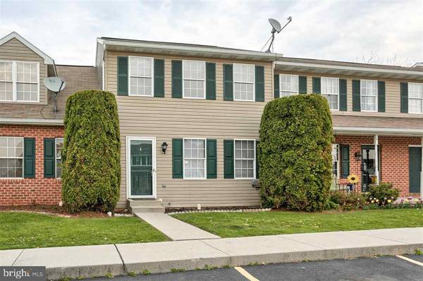 4 FIDDLER DR, New Oxford, PA 17350