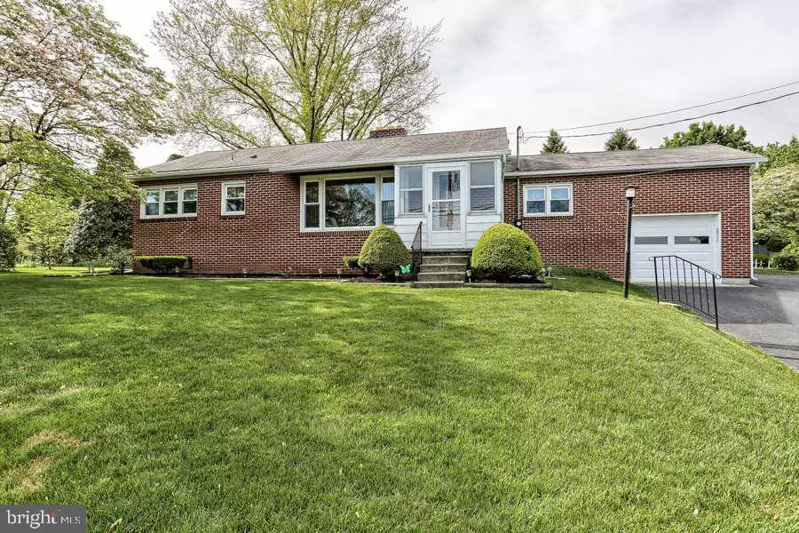 516 E WINDING HILL RD, Mechanicsburg, PA 17055