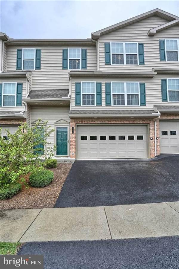 588 MEADOW CROFT CIR, Mechanicsburg, PA 17055