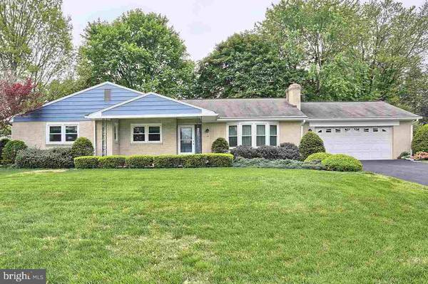 14 HEMLOCK DR, Mechanicsburg, PA 17055