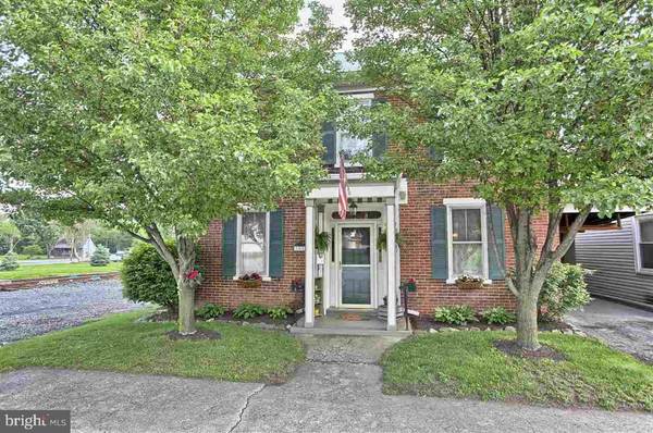 201 E PINE ST, Mt Holly Springs, PA 17065