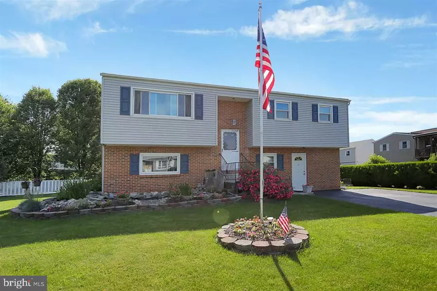 2 EDGEWOOD DR, Mechanicsburg, PA 17055