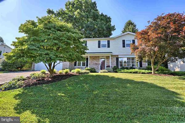 24 MANOR DR, Mechanicsburg, PA 17055