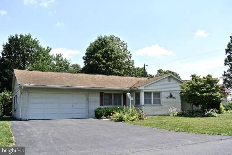 4 BROADMOOR DR, Mechanicsburg, PA 17055