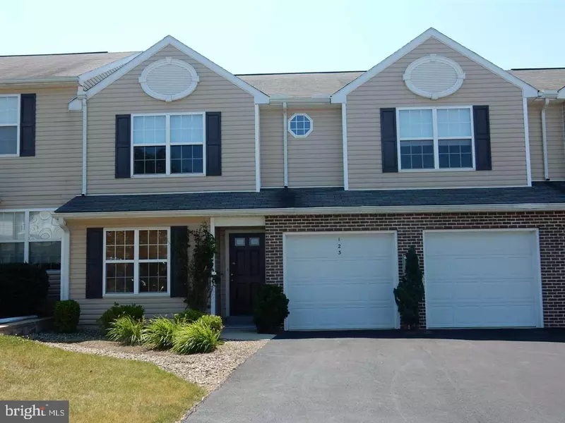 123 MERLIN DR, Hummelstown, PA 17036