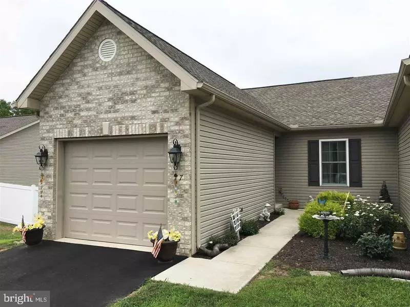 77 KESWICK DR, Mechanicsburg, PA 17050