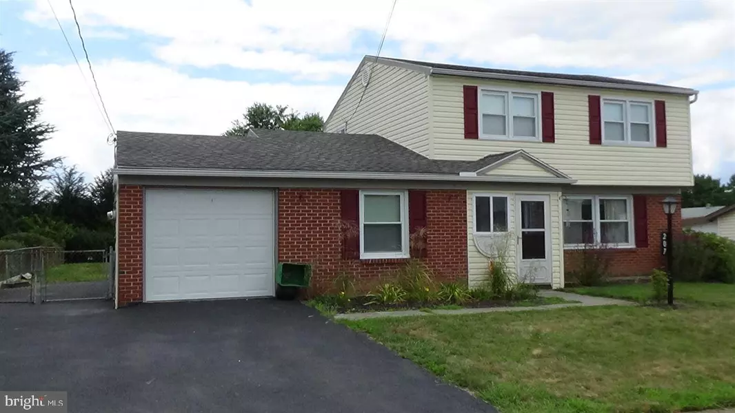 207 LINDA DR, Mechanicsburg, PA 17055