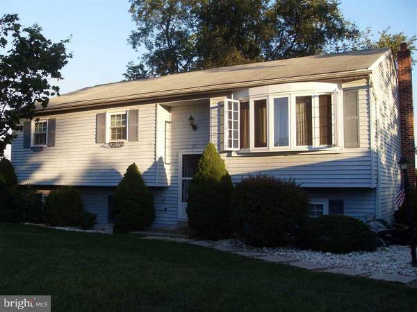 35 BURNING BRUSH CIR, Etters, PA 17319