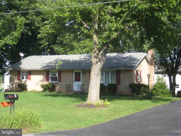 6 MOORELAND AVE, Mt Holly Springs, PA 17065