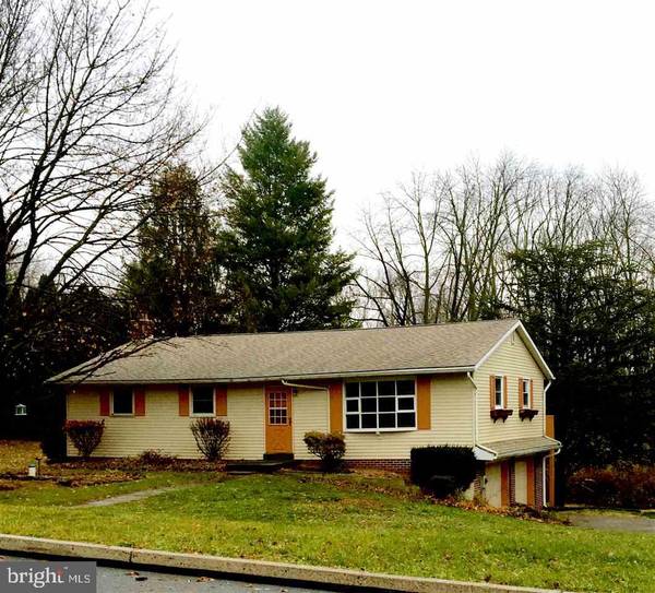 8 CLARK RD, Annville, PA 17003