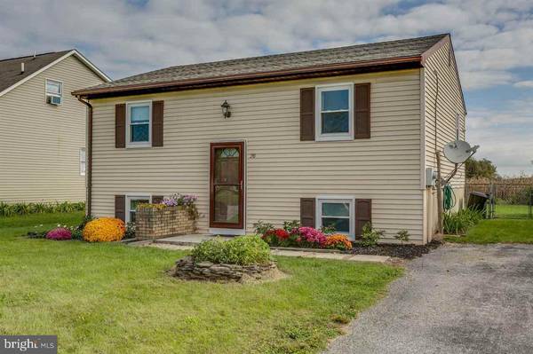 28 FAWN AVE, New Oxford, PA 17350