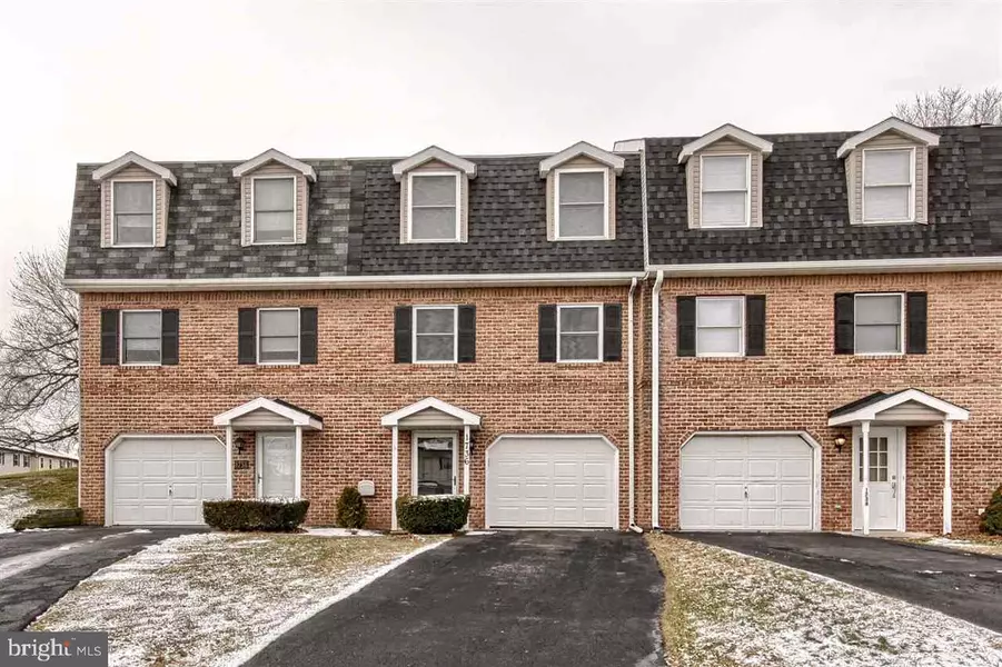 1736 ENGLISH DR, Mechanicsburg, PA 17055