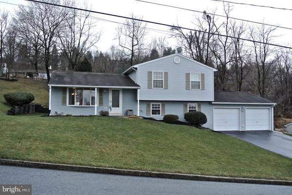 126 PLEASANTVIEW TER, New Cumberland, PA 17070