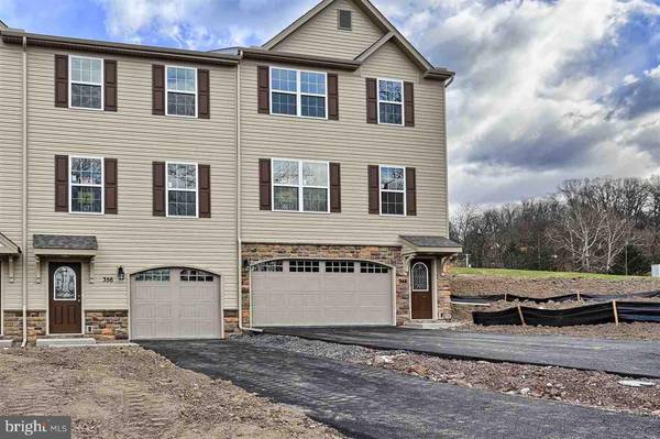 376 WEATHERSTONE DR #38, New Cumberland, PA 17070