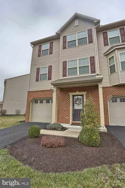 6371 CREEKBEND DR, Mechanicsburg, PA 17050