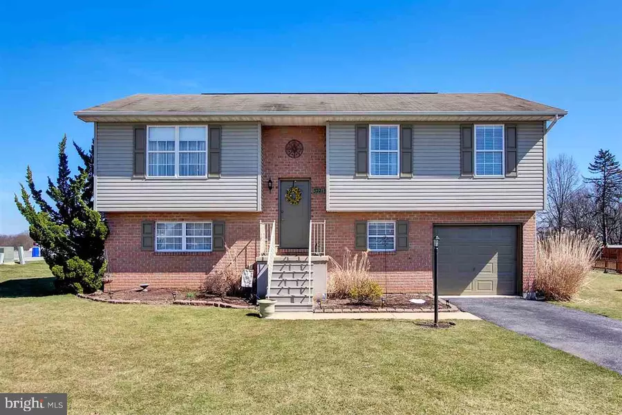 3221 GREY FOX CIR, Dover, PA 17315