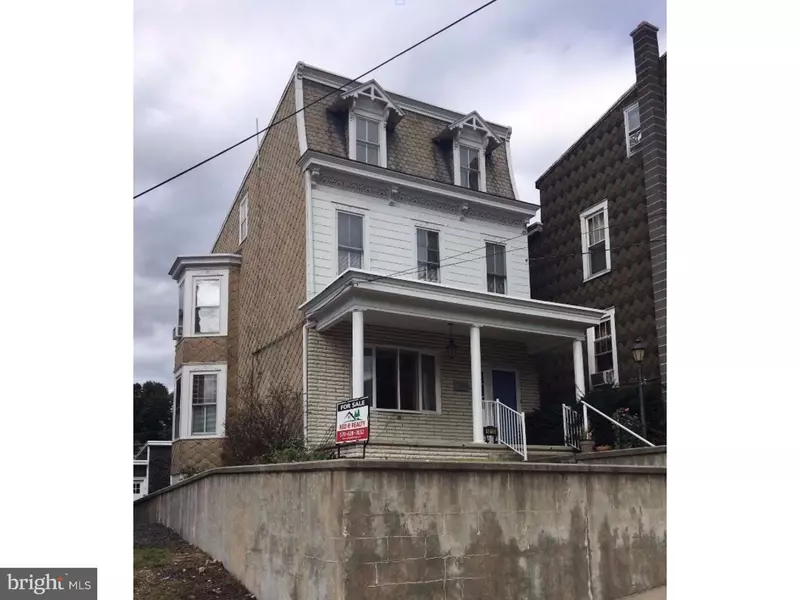 1018 W RACE ST, Pottsville, PA 17901