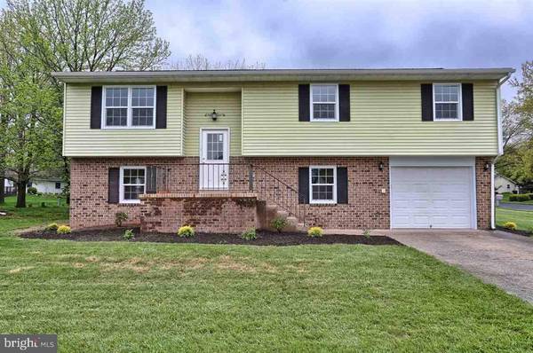 8 IMPALA DR, Dillsburg, PA 17019