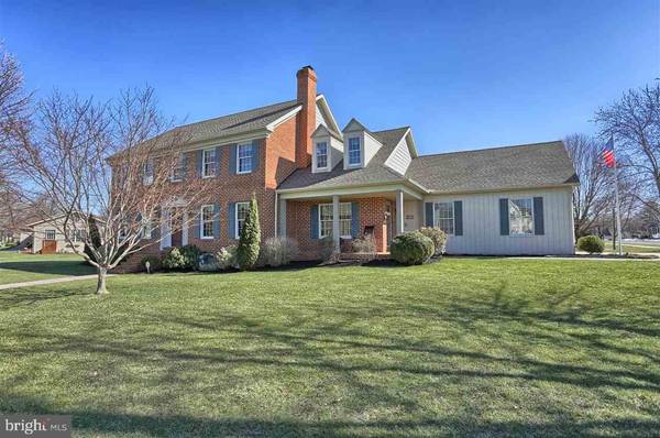 18 LAUREL OAK DR, Boiling Springs, PA 17007