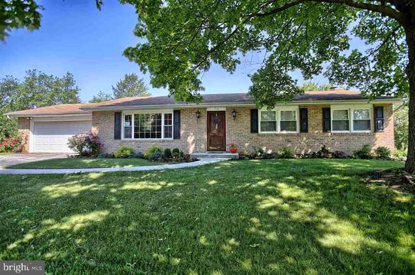 408 FAIRWAY DR, Mechanicsburg, PA 17055