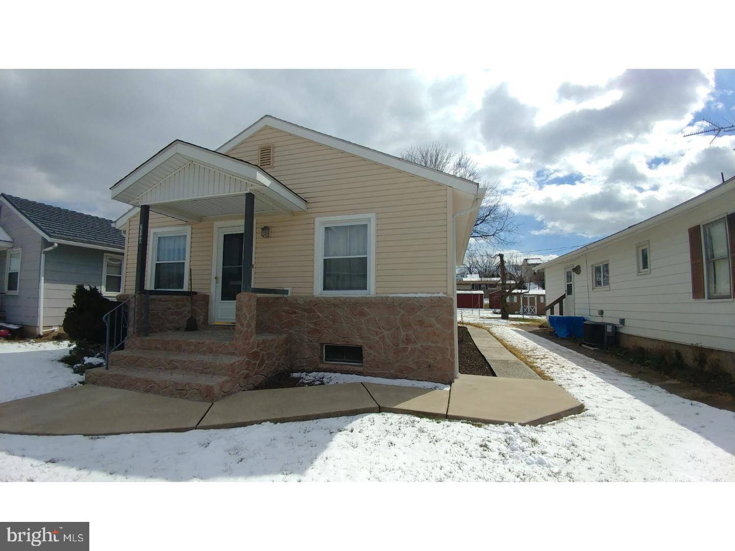 2340 LINCOLN AVE, West Lawn, PA 19609