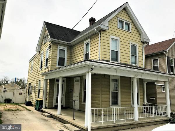 242 QUEEN ST W, Chambersburg, PA 17201